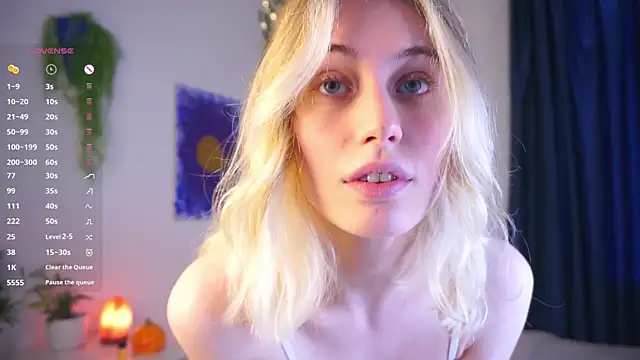 Snapshot of HoneyRay chatting on October 30, 2025, 8:23 am HoneyRay online show from October 30, 2025, 8:23 am