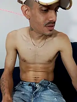 Snapshot of LATINO27CM chatting on October 19, 2025, 5:05 pm LATINO27CM online show from October 19, 2025, 5:05 pm