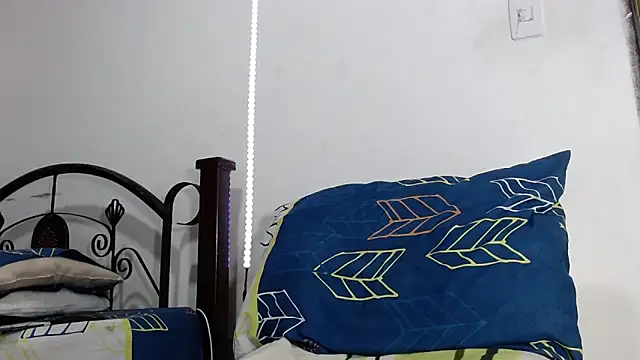 Snapshot of LATINO27CM chatting on November 18, 2025, 1:10 am LATINO27CM online show from November 18, 2025, 1:10 am