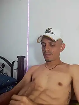 Snapshot of LATINO27CM chatting on November 1, 2025, 10:03 pm LATINO27CM online show from November 1, 2025, 10:03 pm