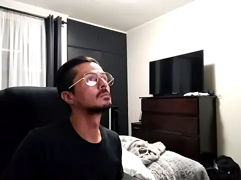 Snapshot of JustBrunox chatting on March 19, 2025, 3:30 am JustBrunox online show from March 19, 2025, 3:30 am