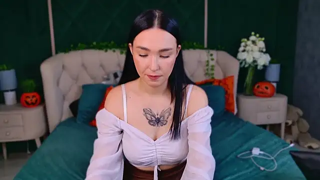 Amanda Choi online show from October 26, 2025, 10:37 am