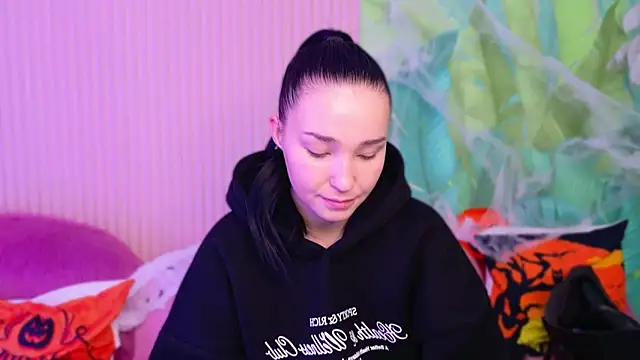 Amanda Choi online show from October 25, 2025, 5:28 am