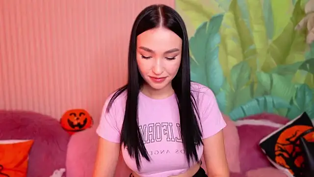 Amanda Choi online show from November 2, 2025, 8:36 pm