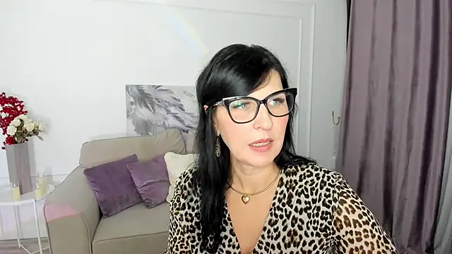 Moon Veloure1 online show from November 18, 2025, 3:54 am