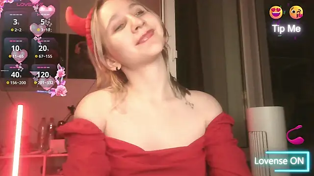 ChristinaFivePlus online show from October 7, 2025, 8:43 pm