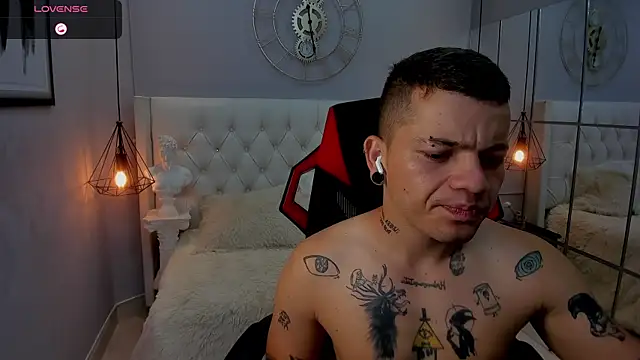 wildthor26 online show from October 13, 2025, 3:30 am