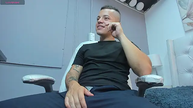 Snapshot of wildthor26 chatting on February 13, 2026, 4:01 am wildthor26 online show from February 13, 2026, 4:01 am