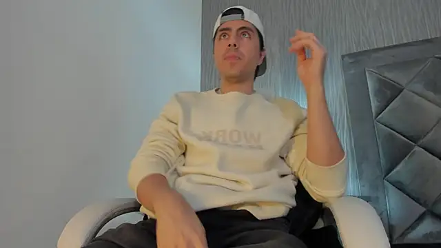 Snapshot of dylan_cross_ chatting on November 13, 2025, 11:25 am dylan cross online show from November 13, 2025, 11:25 am