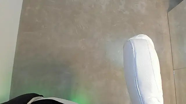 Snapshot of dylan_cross_ chatting on November 18, 2025, 11:24 am dylan cross online show from November 18, 2025, 11:24 am