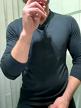 giovan2020 online show from December 22, 2025, 11:05 pm