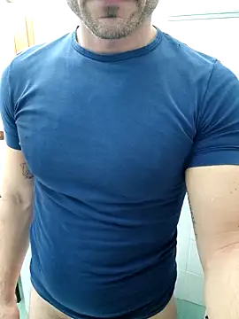 Snapshot of giovan2020 chatting on February 15, 2026, 10:41 pm giovan2020 online show from February 15, 2026, 10:41 pm