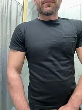 Snapshot of giovan2020 chatting on February 25, 2026, 10:42 pm giovan2020 online show from February 25, 2026, 10:42 pm