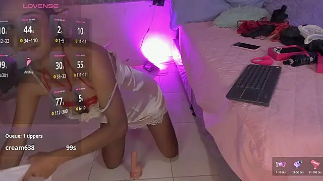 Lauren smiles online show from June 3, 2026, 7:40 pm