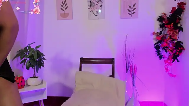 Lauraricci   online show from October 21, 2025, 11:20 am