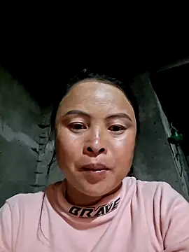 xuxulovezz online show from February 15, 2026, 12:04 pm