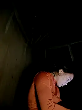 xuxulovezz online show from November 3, 2025, 12:31 pm