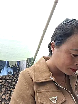 xuxulovezz online show from February 18, 2026, 2:09 am