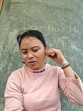 xuxulovezz online show from February 24, 2026, 2:34 am