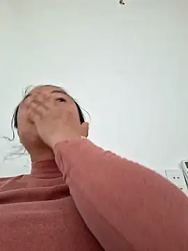 xuxulovezz online show from November 20, 2025, 4:57 am