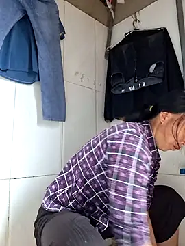 helenzz online show from November 4, 2025, 12:47 am