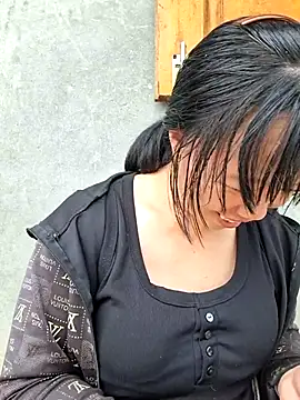 helenzz online show from November 9, 2025, 9:46 am