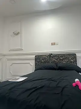 Zola Nooryi online show from October 12, 2025, 3:35 pm