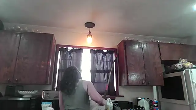 brunettebabexo3 online show from April 15, 2026, 9:26 pm