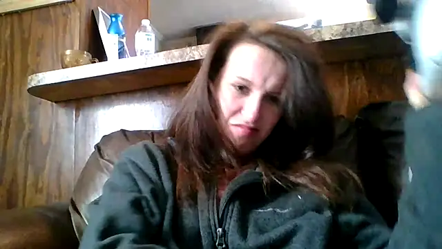 Snapshot of brunettebabexo3 chatting on January 19, 2026, 4:00 pm brunettebabexo3 online show from January 19, 2026, 4:00 pm