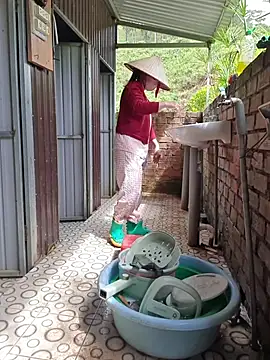 Helen-Tran online show from November 21, 2025, 3:27 am