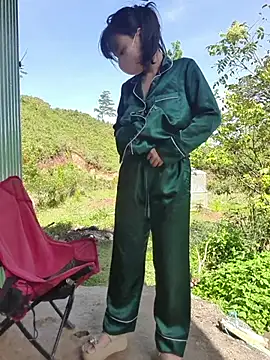 Helen-Tran online show from October 22, 2025, 1:38 am