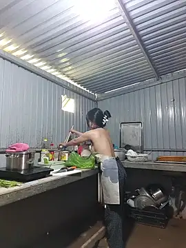 Helen-Tran online show from December 18, 2025, 5:34 am