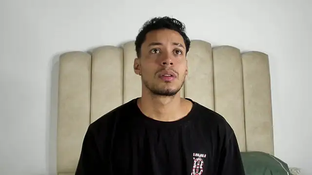 aroncooper1 online show from October 6, 2025, 9:54 am