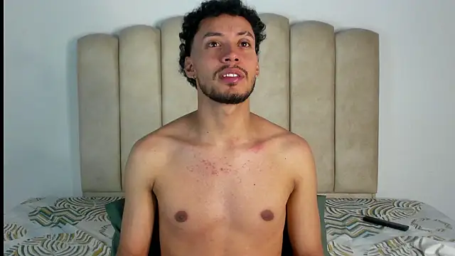 aroncooper1 online show from October 17, 2025, 6:17 am