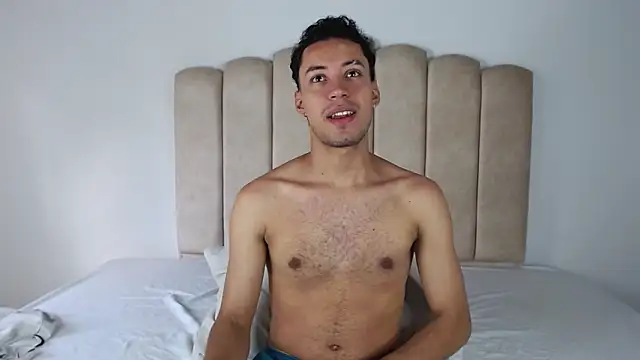 aroncooper1 online show from November 11, 2025, 9:09 pm