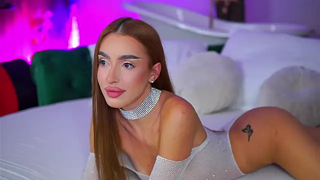 ClaraBenatti online show from October 22, 2025, 6:18 pm