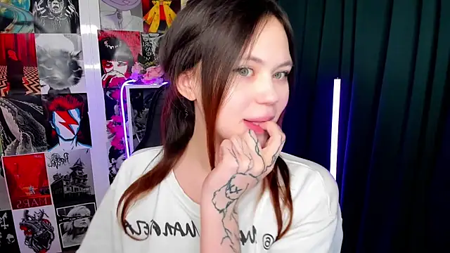 mise en scene online show from October 5, 2025, 2:02 am