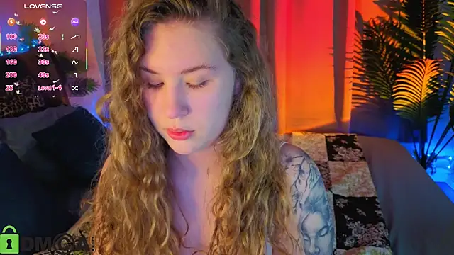 Snapshot of Elsie_Cutties chatting on June 3, 2026, 1:06 am Elsie Cutties online show from June 3, 2026, 1:06 am