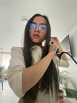 eimi rosse18 online show from April 22, 2026, 12:45 pm