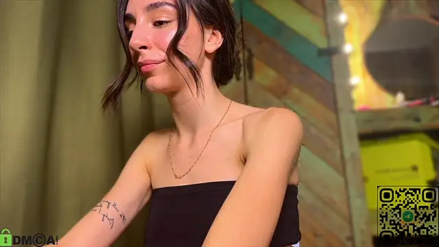 Elliizabeth online show from November 3, 2025, 3:48 pm