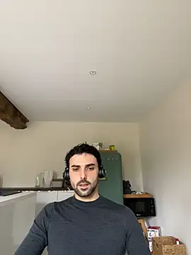 Snapshot of eauminerale chatting on February 13, 2026, 1:11 pm eauminerale online show from February 13, 2026, 1:11 pm