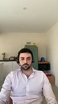 Snapshot of eauminerale chatting on March 2, 2026, 10:11 am eauminerale online show from March 2, 2026, 10:11 am