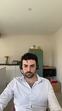 Snapshot of eauminerale chatting on February 25, 2026, 10:15 am eauminerale online show from February 25, 2026, 10:15 am