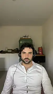 Snapshot of eauminerale chatting on May 28, 2026, 11:16 am eauminerale online show from May 28, 2026, 11:16 am