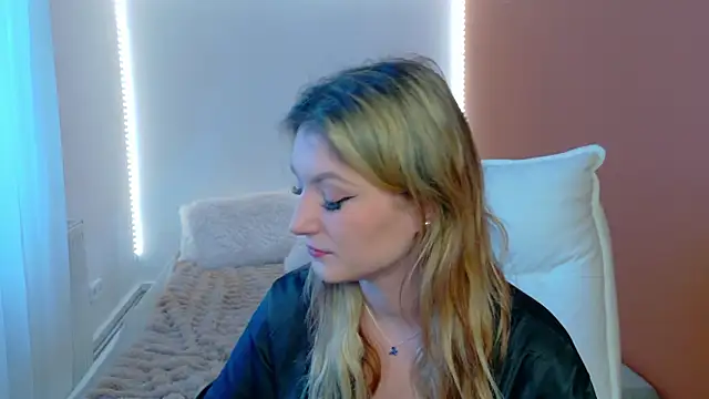 Snapshot of Anaayss_ chatting on February 3, 2026, 6:40 am Anaayss online show from February 3, 2026, 6:40 am