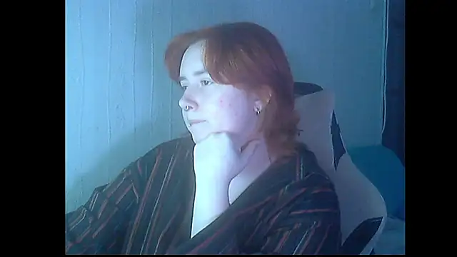 cranberryAlissa online show from October 5, 2025, 4:42 pm