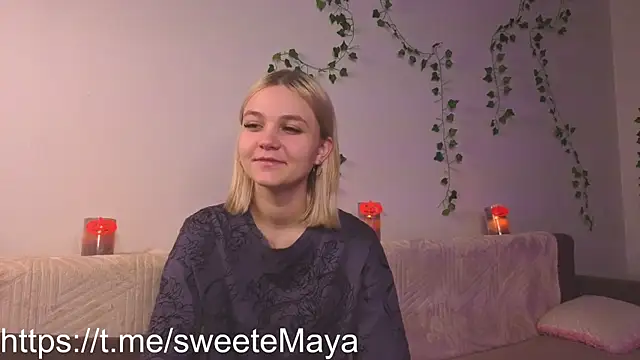 KelleDomin online show from November 4, 2025, 7:06 pm