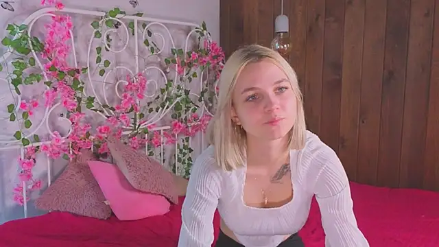 KelleDomin online show from October 9, 2025, 9:21 am