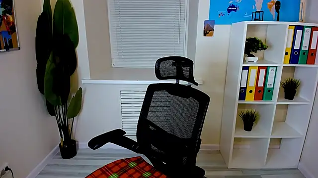 Snapshot of LeoMooree chatting on October 20, 2025, 4:07 pm LeoMooree online show from October 20, 2025, 4:07 pm