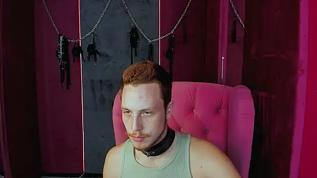 Snapshot of LeoMooree chatting on October 8, 2025, 3:35 pm LeoMooree online show from October 8, 2025, 3:35 pm